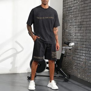 Conjunto de 2 Piezas para Hombre, Camiseta Oversize con Gráfico de Jesús Cristiano y Pantalones Cortos con Lavado Ácido, Atuendo Casual con la Frase 'Confía en el Señor' - Product Image 3