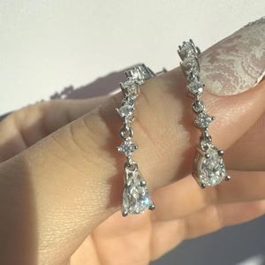 Pendientes Colgantes de Diamantes Redondos de Moissanita de Lujo, Plata de Ley 925, Joyería Fina Disponible al Mejor Precio - Product Image 5