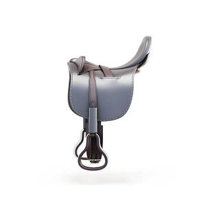 Selle d'obstacle anglaise en cuir marron avec garniture turquoise, arceau en plastique et quincaillerie en laiton - Product Image 2