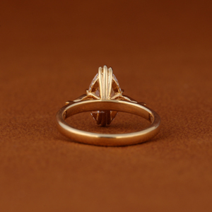 Bague de fiançailles de luxe en or massif 14 carats avec diamant de laboratoire taille marquise, certifiée IGI, halo caché et pavé - Product Image 3