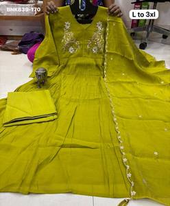 Conjunto indio de alta calidad Mal Chanderi con Zardosi, adornos de cuentas y trabajo manual, Kurti, pantalón y dupatta, proveedor de la India. - Product Image 4