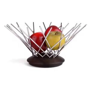 Corbeille à fruits en métal design, panier de rangement ouvert en fil métallique avec base en bois pour comptoir de cuisine, table à manger, organisateur décoratif - Product Image 1