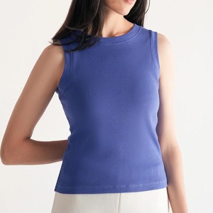 Camiseta sin mangas acanalada transpirable personalizada de fábrica OEM, chaleco acanalado de algodón ligero supersuave con forma de T para mujer - Product Image 3