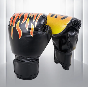 Gants de boxe noirs en PU avec motif flamme, fermeture Velcro au poignet, doigts entièrement couverts, pour entraînement d'arts martiaux pour adultes - Product Image 1