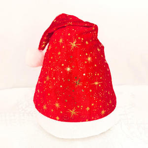Chapeau de Noël rouge avec imprimé étoile dorée scintillante et pompon blanc, bonnet de Noël, distributeur en gros, chapeaux tricotés de qualité supérieure - Product Image 1