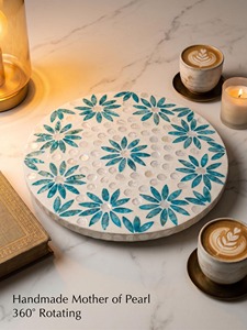 Bandeja giratoria premium de nácar floral en blanco y azul para decoración de comedor y cocina, ideal para regalo. - Product Image 1
