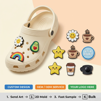 Breloques de chaussures en PVC 2D personnalisées en gros, décorations de sabots en caoutchouc souple avec logo personnalisé, accessoires de chaussures DIY OEM ODM