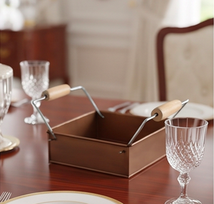 Porte-mouchoirs en fer avec poignée en bois, design antique, parfait pour une utilisation élégante à la table et une décoration intérieure raffinée - Product Image 2
