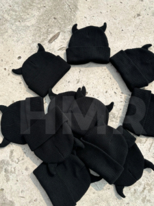 Gorro de Punto con Cuernos Negros, Unisex, de la Hermandad HMR, Color Sólido, Cálido para Invierno, Estilo Casual para Adultos - Product Image 6