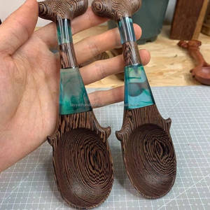 Ensemble de cuillères en bois et résine faites à la main, prix usine indien, pour servir les salades lors de fêtes, provenance Inde - Product Image 2