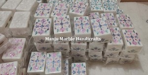 Coffrets cadeaux en marbre fabriqués à la main mélange rose et bleu naturel avec incrustation de nacre pour le stockage et l'emballage de bijoux de luxe - Product Image 3