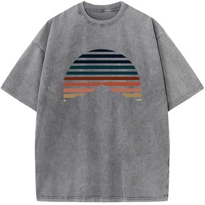T-shirt pour homme à manches courtes d'inspiration rétro avec imprimé géométrique Maca, motif coucher de soleil et montagne, coton délavé décontracté - Product Image 4