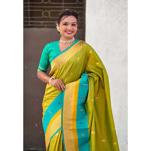 Sari en soie Paithani vert Mehandi Elite Weaves avec bordure en satin Muniya, vêtements indiens et pakistanais - Product Image 4