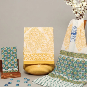 Traje Punjabi de Algodón Blanco con Estampado Floral Verde y Amarillo |   Conjunto Profesional Informal para Mujer con Estampado Artesanal de Alta Calidad - Product Image 1