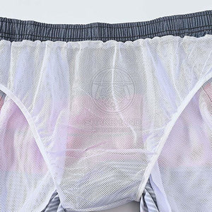 Shorts de Baño para Hombre de Diseño Moderno, Tela Ligera Resistente al Agua para Playa, Piscina y Viajes - Product Image 3