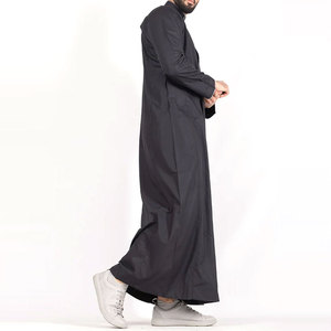 Nouveaux styles uniques de jubah pour hommes, vêtements islamiques saoudiens, jubah thobe, robe islamique noire pour hommes. - Product Image 3