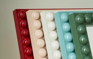 Cadre photo élégant et personnalisable en bois et résine pour photos de mariage, cadeaux festifs, intérieurs haut de gamme, fusion moderne et classique - Product Image 6