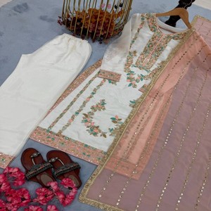 Conjunto de Kurta y Palazzo de Seda Bordada para Mujer VASTRA COTTAGE con Lentejuelas, Remaches y Moti, Dupatta de Faux Georgette con Borde de Encaje - Product Image 3