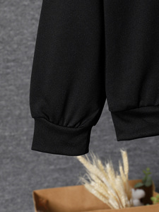Ensemble 2 pièces pour femme : sweat à capuche noir gothique et pantalon de survêtement avec imprimé crâne rose - Product Image 5