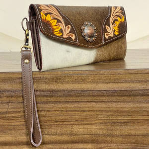 Portefeuille-bracelet en cuir véritable artisanal, style western, en cuir de vachette, fait main, pochette pour femme, portefeuille long de créateur avec blocage RFID - Product Image 4