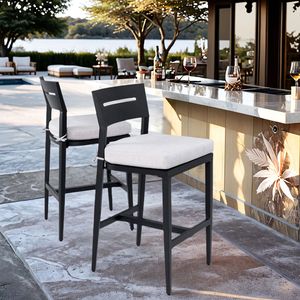 Modernos taburetes de bar de 2 piezas para patio exterior, de aluminio con respaldo ergonómico Sunbrella negro, patas cónicas y reposapiés - Product Image 1