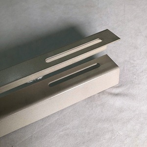 Support de climatiseur 3HP antirouille en acier laminé à chaud, profilé en angle, conception soudée, durable, revêtement poudré couleur crème, Vietnam - Product Image 4