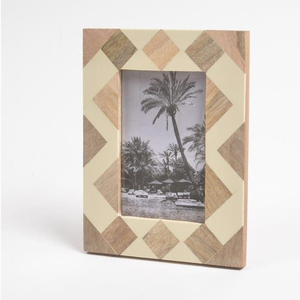 Cadre photo en bois artisanal avec motif diamant en résine ivoire et bois naturel, décoration moderne pour table, accent de décoration intérieure - Product Image 6