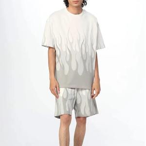 Conjunto de camiseta y pantalones cortos extragrandes con estampado de llamas en degradado para hombre, ropa informal de verano - Product Image 4