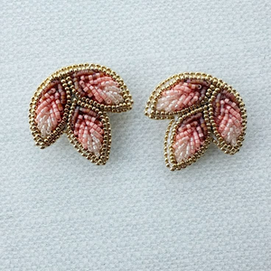 Boucles d'oreilles tendance en perles de rocaille colorées, style créateur, look branché - Product Image 4