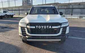 รถยนต์มือสองขายดี Toyota Land Cruiser 300 Station Wagon GXR SPORT 3.3L ดีเซล เกียร์ออโต้ - Product Image 6