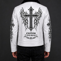 Blouson bomber en cuir blanc personnalisé avec col en fourrure noire, imprimé graphique croix gothique, fermeture éclair, unisexe