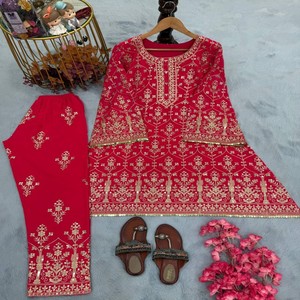 VASTRA COTTAGE Conjunto de Vestido Anarkali de Seda Chinon con Lentejuelas y Bordado, Pantalón y Dupatta Pesado, Traje de Fiesta - Product Image 4