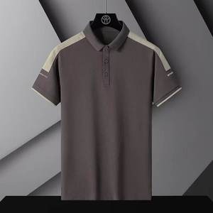 เสื้อโปโลแขนสั้นสีดำสำหรับผู้ชาย พร้อมแถบสีเบจที่ไหล่ ระบายความชื้นได้ดี ทรงปกติ เสื้อกีฬาฤดูร้อน - Product Image 2