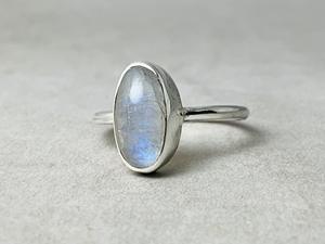 Anillo de piedra lunar ovalada auténtica personalizada, anillos de piedras preciosas de arcoíris de Plata de Ley 925, anillo de dedo fino minimalista de moda delicada - Product Image 2