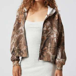 Sweat à capuche oversize court en molleton vintage pour femme avec logo personnalisé, style streetwear épais - Product Image 3