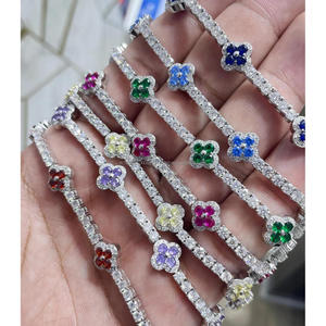 Pulsera de Moda con Trébol de Cuatro Hojas, Diamantes Cultivados en Laboratorio, Certificados por IGI, Chapados en Platino sobre Plata de Ley 925 - Product Image 1