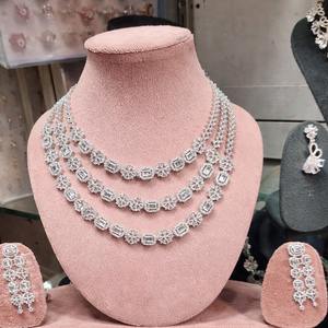 Conjunto de Joyería Elegante de Latón con Zirconia Ojo de Caballo y Cadena de Cristal para Novia - Collar y Pendientes de Moda para Vestido de Novia - Product Image 1