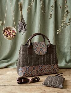 Sac fourre-tout en toile marron indigo pour femme avec poignées supérieures en similicuir, rabat zippé, pochette assortie, prêt pour la plage - Product Image 5