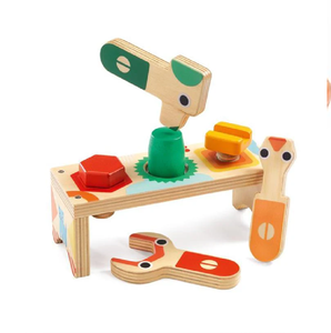 Adorable clasificador de formas de madera con forma de vaca, con bloques coloridos de estrella, triángulo y cuadrado; disponible a precios de mayorista. - Product Image 2