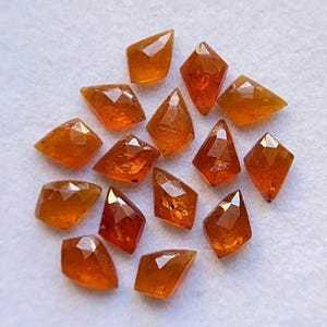 Cianita Naranja Tallada en Rosa, Piedra Preciosa Plana, Cianitas Naranja Naturales para Joyería, Manualidades y Suministros de Bricolaje - Product Image 2