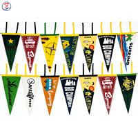 Drapeaux triangulaires en polyester personnalisés en gros avec impression numérique pour les fêtes, les devantures de magasins, les événements sportifs et les promotions