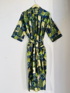 Robe kimono en coton faite à la main, motif tropical – Peignoir enveloppant à imprimé botanique bleu - Product Image 1