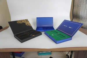 Joyero de cartón de lujo con lámina y ventaja UV 2mm Laminación mate Caja de regalo elegante perfecta para relojes de tarjetas de crédito - Product Image 3