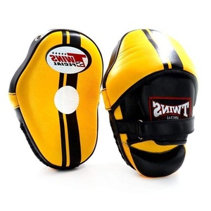 นวมซ้อมมวย Twins Special Boxing Focus Mitts สีเหลืองดำ หนังวัวแท้ ทนทาน สำหรับฝึกซ้อมมวย คิกบ็อกซิ่ง MMA - Product Image 6