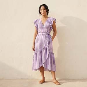 Robe mi-longue en coton à rayures lilas et imprimé blocs pour femmes, avec volants, en tissu léger et confortable pour tous les jours - Product Image 1