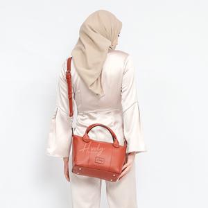 Sac à bandoulière/sac à main pour femme en cuir synthétique durable, grande capacité, style vintage, avec fermeture magnétique, idéal pour le commerce de gros - Product Image 5