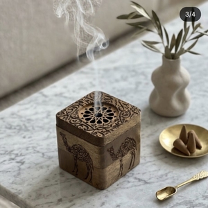 Quemador de Incienso de Madera Hecho a Mano, Mubkhar Tallado con Diseño de Camello para Aromaterapia Árabe - Product Image 1