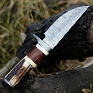 มีดล่าสัตว์เหล็กดามัสกัส A&M Enterprises ด้ามจับทำจากเขาสัตว์ ใบมีดแบบ Fixed Blade ปลายแหลม ขนาด 8 นิ้ว มีดเอาตัวรอดกลางแจ้ง มีดแล่เนื้อ OEM ODM - Product Image 2