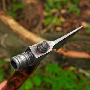 UA Supplies Hache à barbe artisanale en acier Damas, manche en bois, lame forgée, tranchant de 4 1/2 pouces, 3 3/8 lb, outil de bushcraft extérieur - Product Image 4