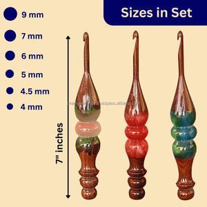 Crochets ergonomiques faits à la main en résine pour un travail fluide avec le fil - Product Image 4